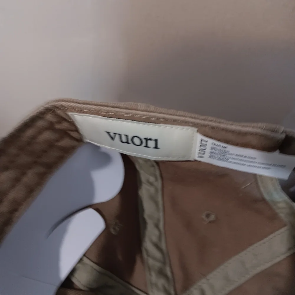Vuori Hat Khaki Strapback  Outdoors Hiking Cotton Baseball Cap Preppy New No Tag